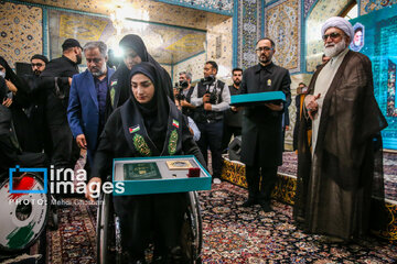 Ceremonia de despedida a al convoy paralímpico en el santuario del Imam Reza (P)