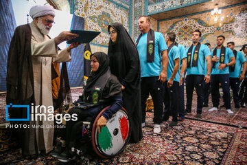 Ceremonia de despedida a al convoy paralímpico en el santuario del Imam Reza (P)