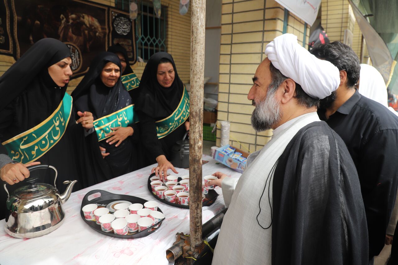 امام جمعه زاهدان: خدمت‌رسانی به زوار امام حسین(ع) باید مردمی باشد