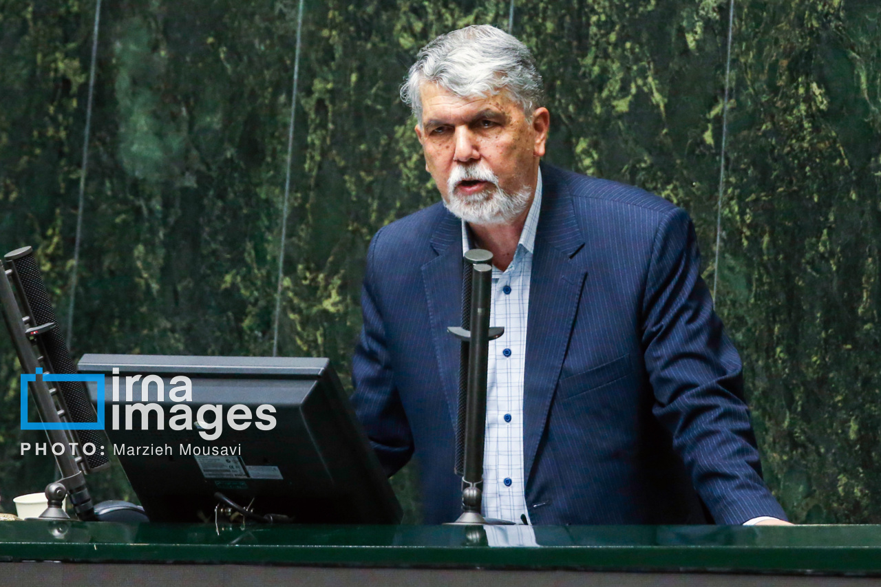 صالحی: تلاش میکنم در امتداد «وفاق ملی» موثر و سهیم باشم