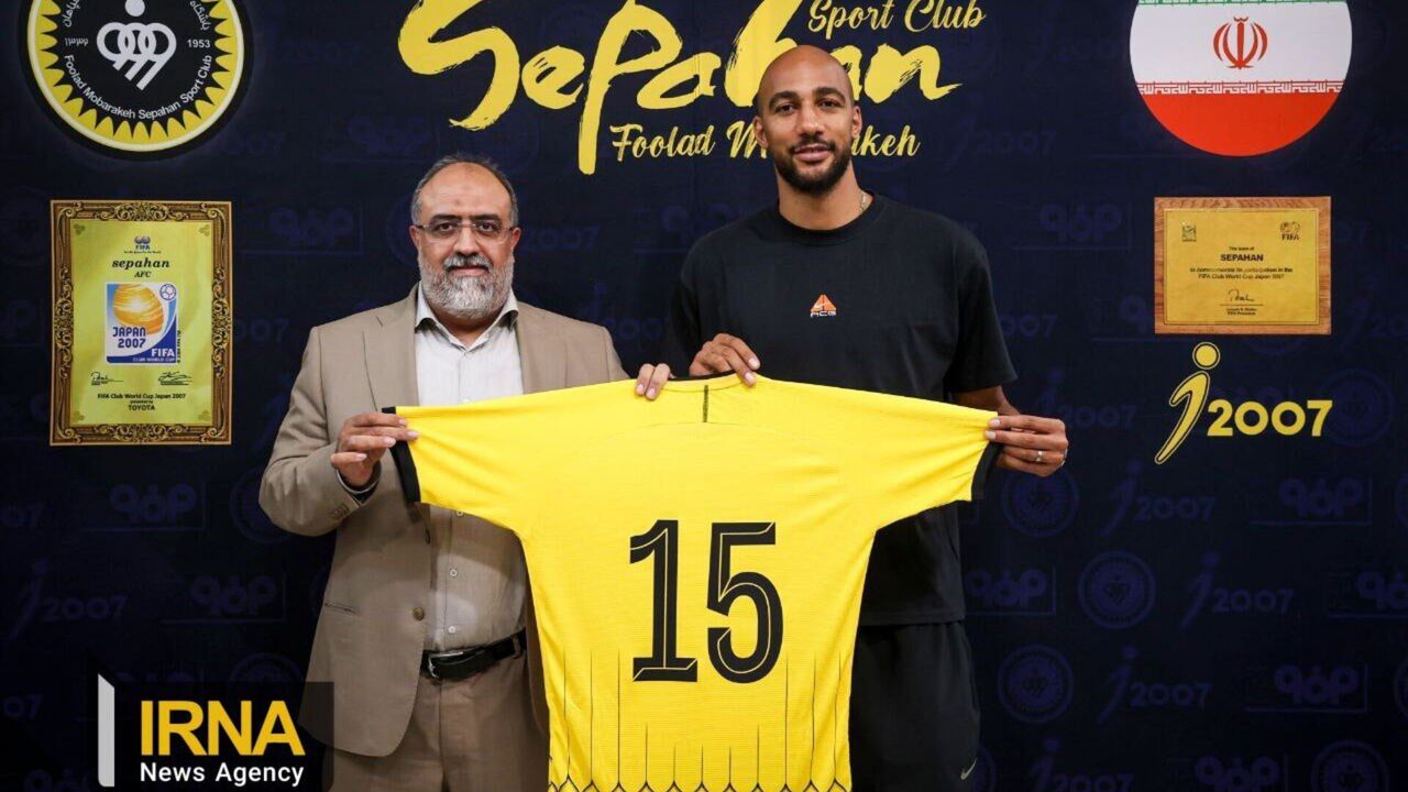 Football : le Français Steven Nzonzi rejoint le club iranien Sepahan