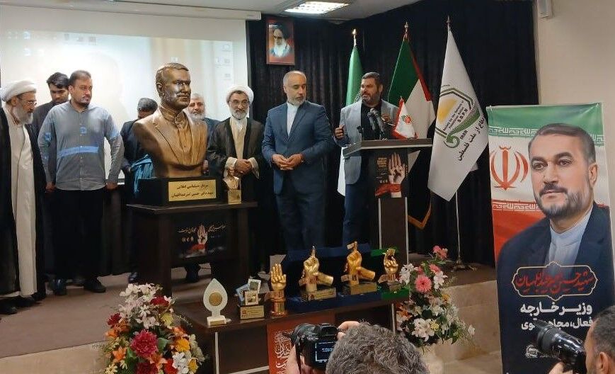 Iran’s SDPN unveils bust of late FM Amirabdollahian