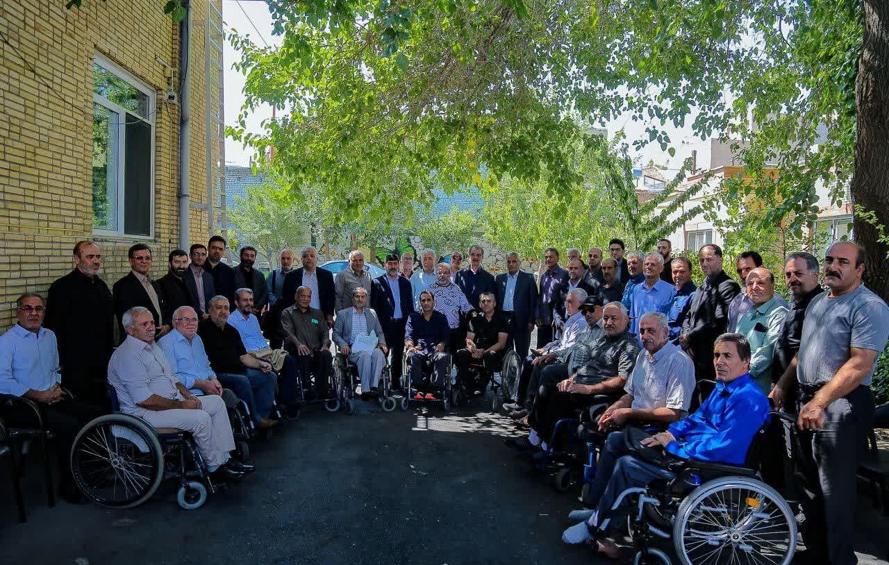 ایثارگران نماد صیانت از ایران اسلامی در برابر دشمنان هستند ایثارگران نماد صیانت از ایران اسلامی در برابر دشمنان هستند