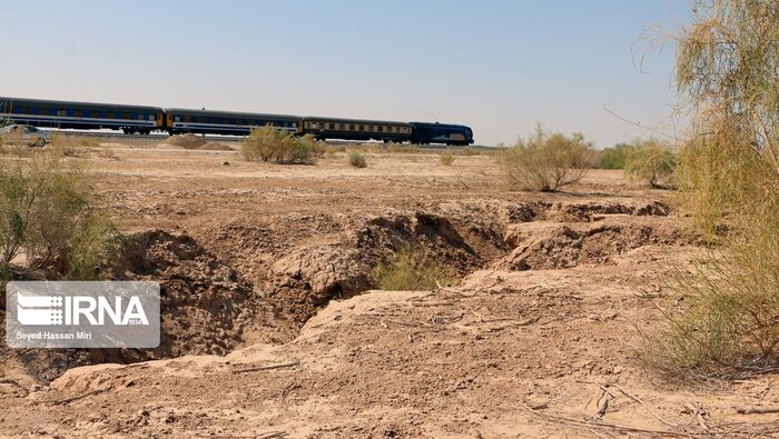 فرونشست سمنان را میبلعد/ ممنوعیت برداشت آب در ۹ دشت استان