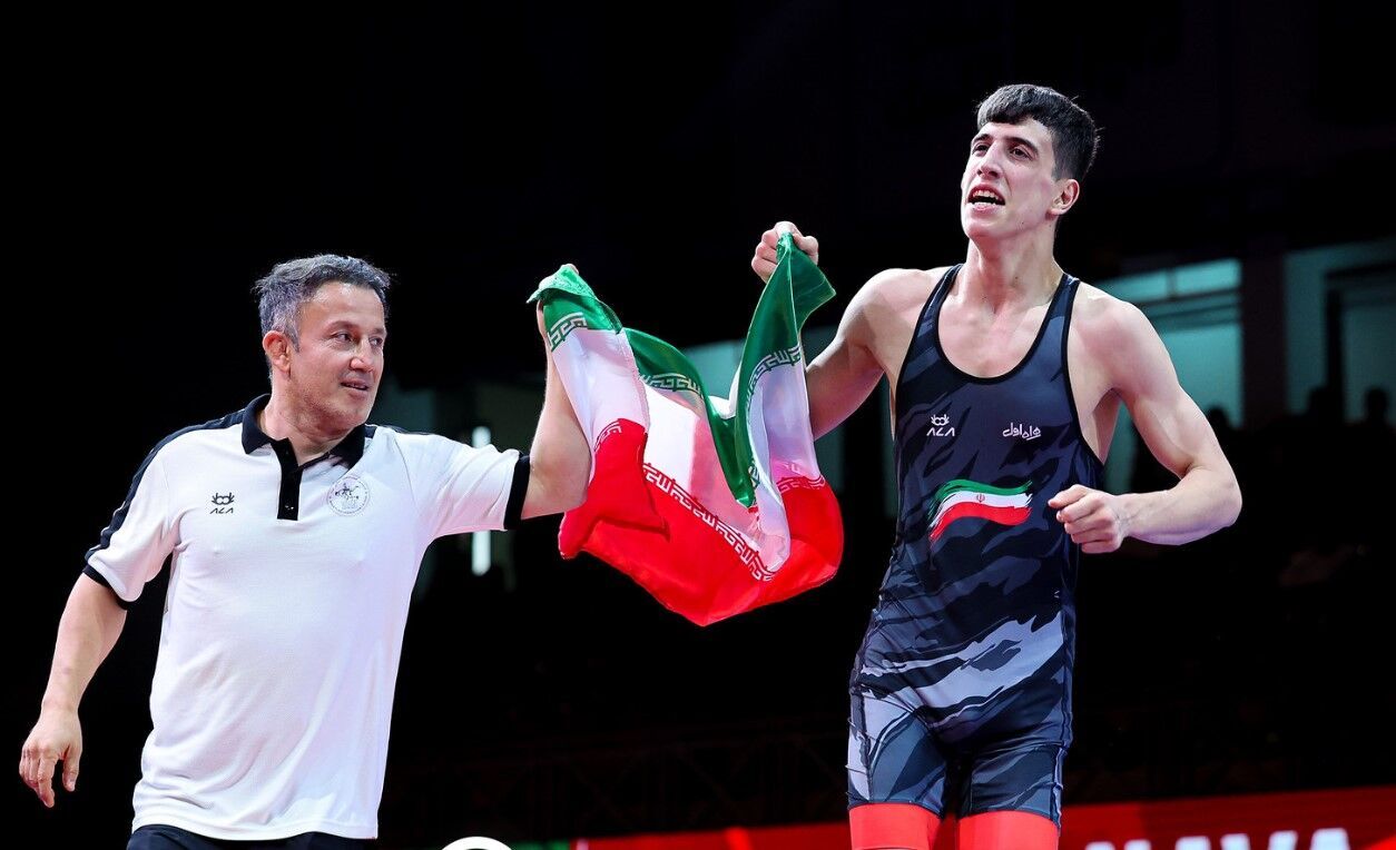 El equipo de lucha grecorromana juvenil de Irán se corona campeón del mundo