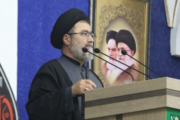 امام جمعه موقت اردبیل: پست‌های میانی دولت براساس شایستگی انتخاب شود