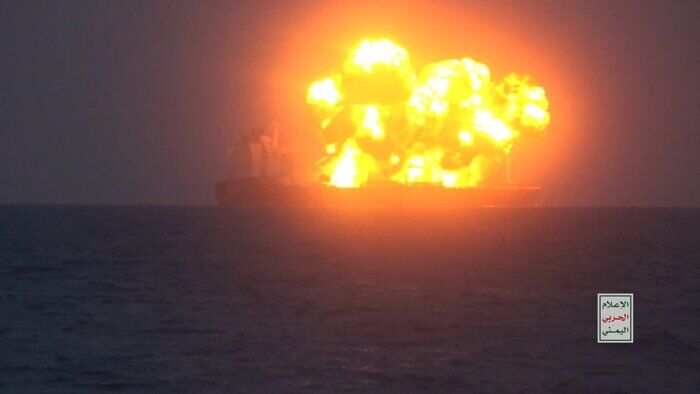 Les forces armées yéménites diffusent les images de l'attaque contre un pétrolier lié à l'ennemi israélien en mer Rouge