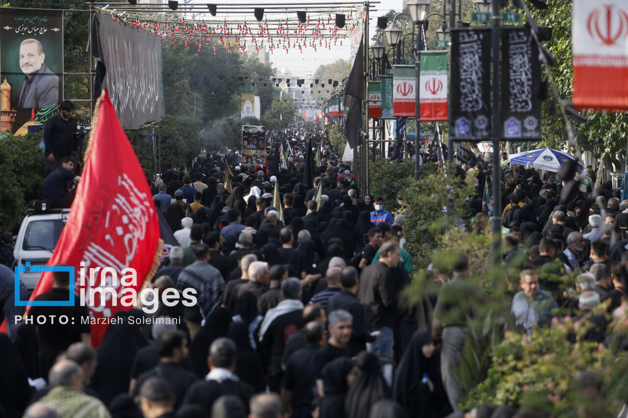 بالصور..مسيرة من فاتهم الأربعين الحسيني في طهران