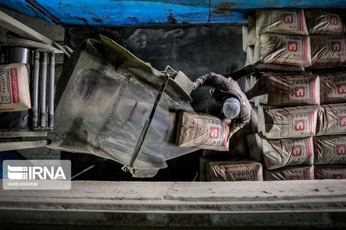 قطع برق باز هم گریبان صنایع فولادی و سیمانی را گرفت