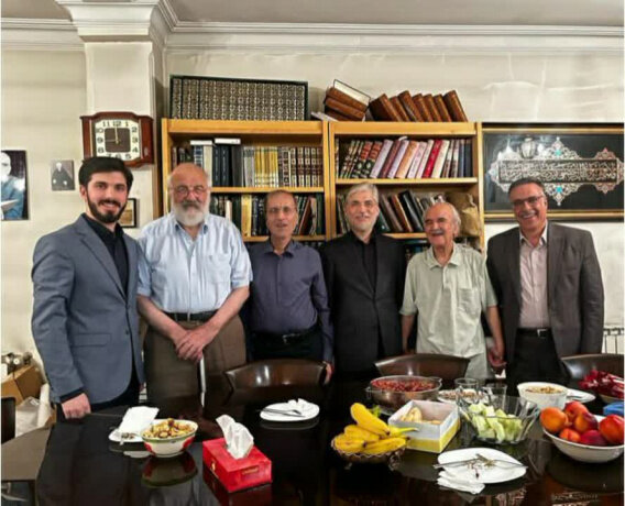 وزیر علوم به دیدار استاد شفیعیکدکنی رفت