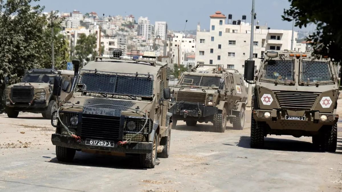 Palestinian fighters target Israeli military vehicles with explosives