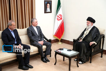 Rencontre du Président du Conseil du people du Turkménistan avec le Guide suprême de la Révolution