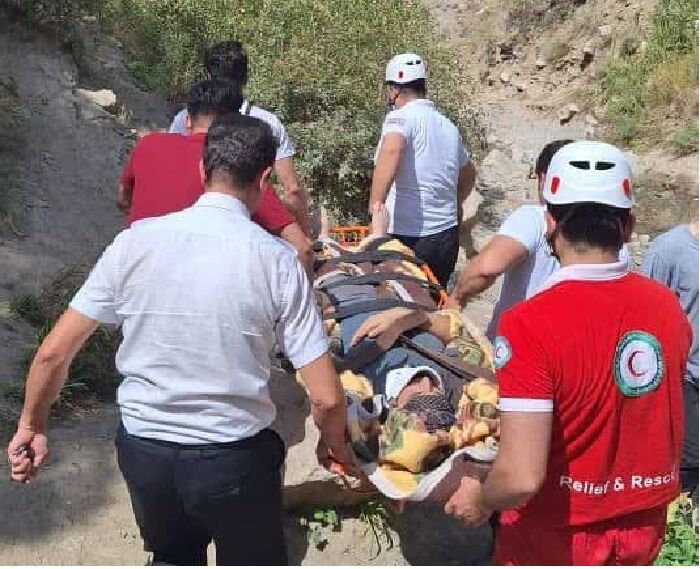 مرد ۳۷ ساله ای از آبشار ماهاران جلفا سقوط کرد مرد ۳۷ ساله ای از آبشار ماهاران جلفا سقوط کرد