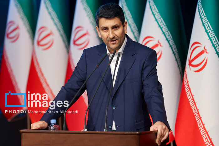 عارف: سند راهبردی فضای مجازی هرچه سریعتر تدوین شود/ محدودیتها، در فضای مجازی اثری ندارد