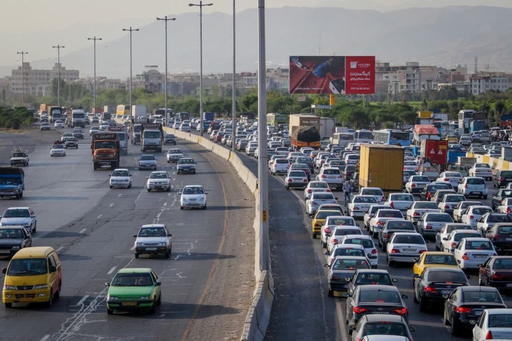 ترافیک سنگین در آزادراه های البرز/ تردد درجاده کرج - چالوس روان است