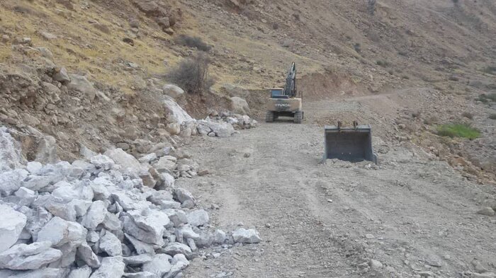 جاده عشایری شهبازان به تل زنگی اندیمشک مسیرشکافی شد