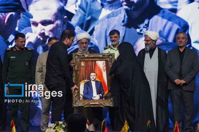 ضرورت قدردانی از «مجاهدان در غربت» و بازگویی جنایات صهیونیسم