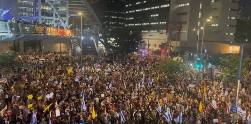 Israeli police clash with anti-regime protesters in Tel Aviv