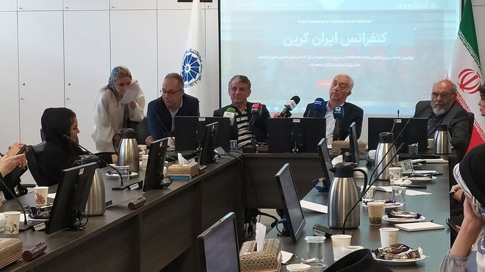 سالانه 18 میلیون تن غلات به کشور وارد می شود