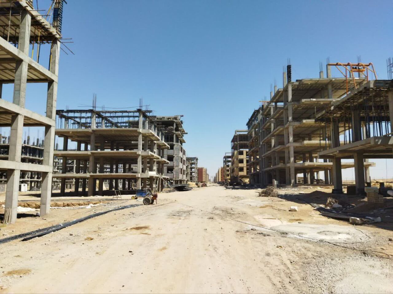 معاون وزیر: ۸۰۰ هزار واحد نهضت ملی مسکن حمایتی در دست ساخت است معاون وزیر: ۸۰۰ هزار واحد نهضت ملی مسکن حمایتی در دست ساخت است