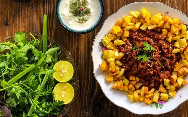 بیج بیج با گوشت چرخ کرده به روش گیلانیها