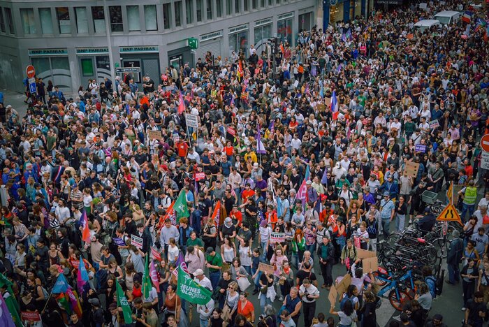 France : 300 000 manifestants « contre le coup d’état institutionnel de Macron »