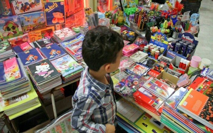 تسخیر نوشت افزارها با نمادهای بیگانه، هویت زدایی دانش آموزان در سایه غفلت