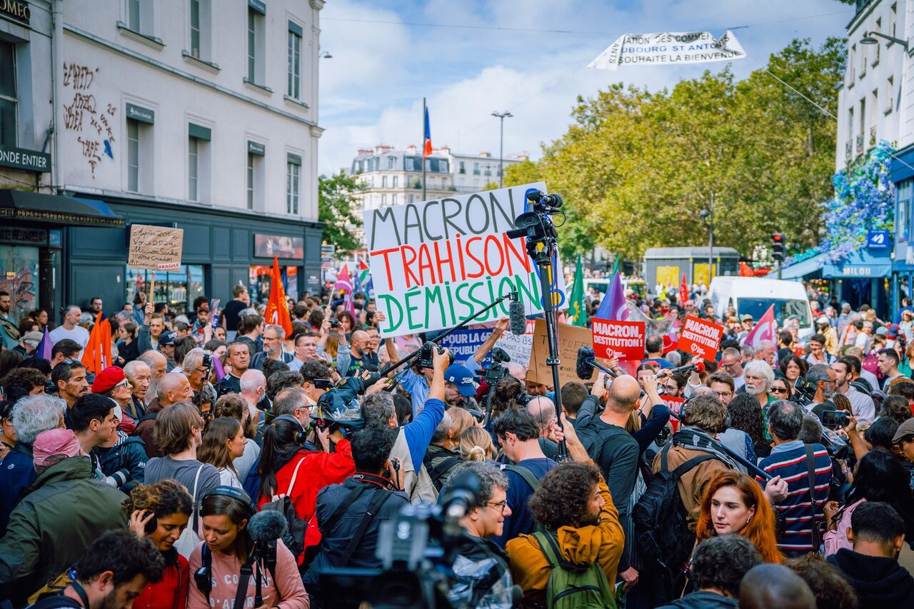 France : 300 000 manifestants « contre le coup d’état institutionnel de Macron »