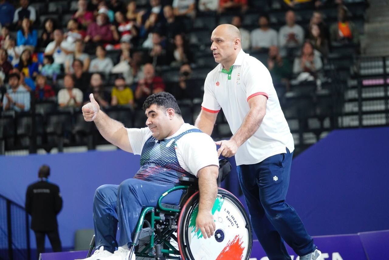 Un pesista iraní rompe el récord paralímpico y consigue la medalla de oro