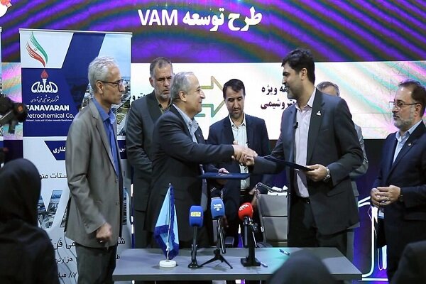 امضای تفاهمنامه طرح وینیل استات مونومر پتروشیمی فنآوران با حضور معاون وزیرنفت