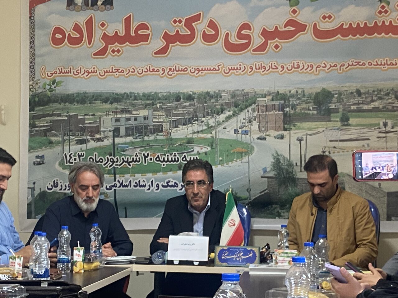 رئیس کمیسیون صنایع مجلس: صنعت خودرو باید در اختیار بخش خصوصی قرار گیرد رئیس کمیسیون صنایع مجلس: صنعت خودرو باید در اختیار بخش خصوصی قرار گیرد