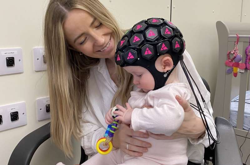 بررسی واکنش مغزی نوزادان با دستگاه پوشیدنی تصویربرداری مغز