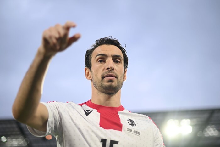 گولسیانی:دوست دارم در پرسپولیس از فوتبال خداحافظی کنم/هواداران چیزهای زیادی به من دادهاند