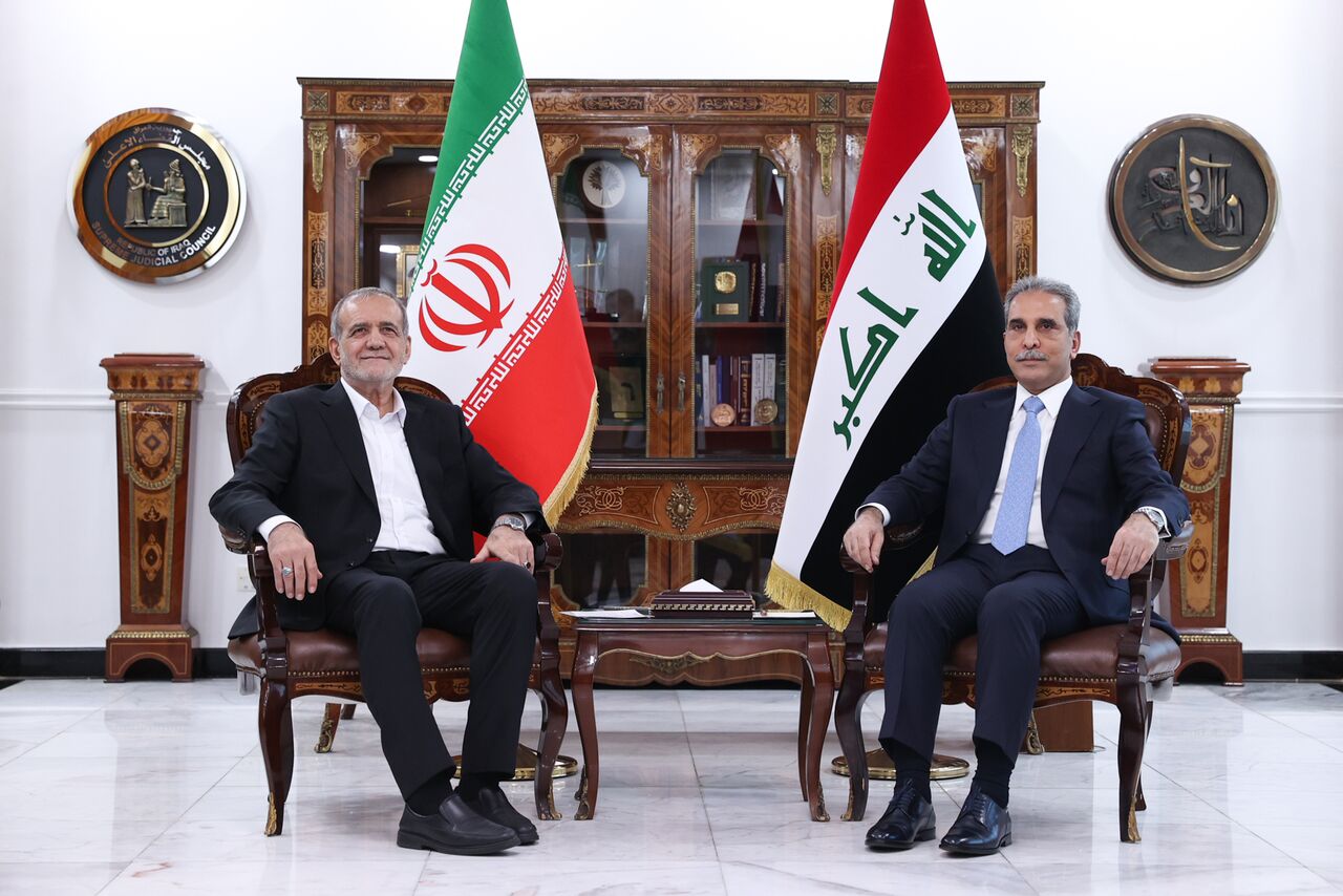 President Pezeshkian meets top Iraqi judicial official