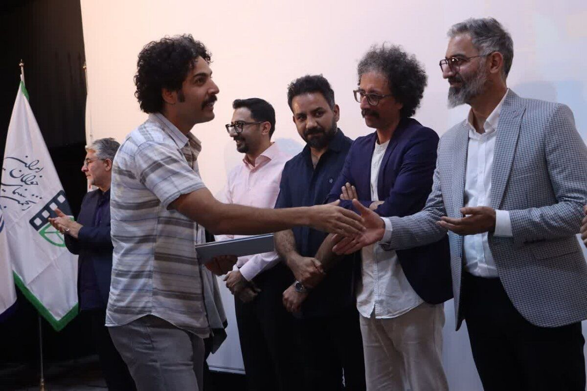 فیلم کوتاه «مدرسه آنالوگ» جایزه بهترین تدوین و صدا را کسب کرد فیلم کوتاه «مدرسه آنالوگ» جایزه بهترین تدوین و صدا را کسب کرد