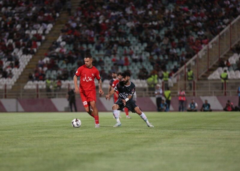 برد ذوب آهن نوار پیروزی های تراکتور را پاره کرد برد ذوب آهن نوار پیروزی های تراکتور را پاره کرد