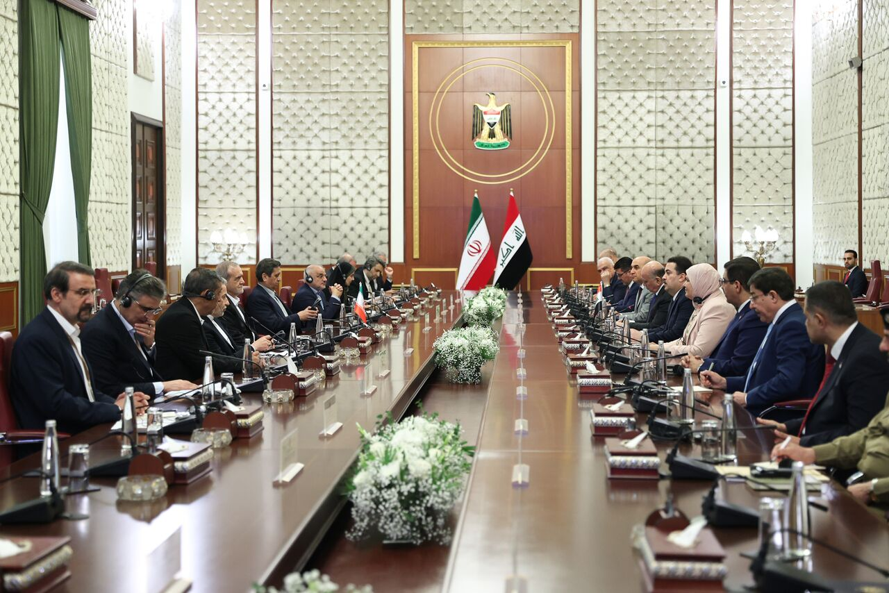 فصل جدید دیپلماسی با حضور رئیسجمهور در عراق/ سفری که چند «اولین» را رقم زد