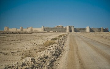 مرمت قلعه رستم در منطقه تاریخی حوضدار سیستان آغاز شد