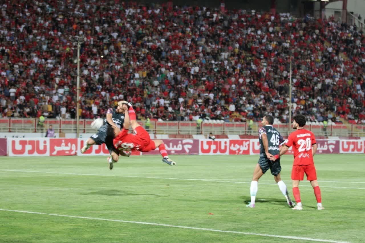 برد ذوب آهن نوار پیروزی های تراکتور را پاره کرد برد ذوب آهن نوار پیروزی های تراکتور را پاره کرد