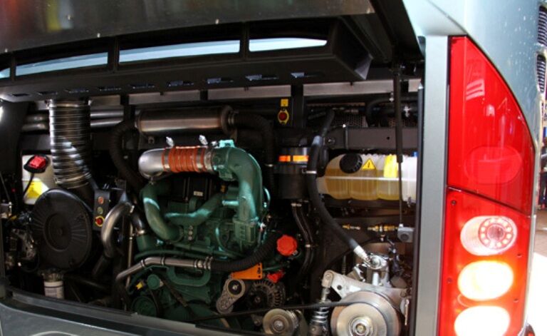 قاچاقچی قطعات موتور اتوبوس در عجبشیر ۴.۸ میلیارد ریال جریمه شد قاچاقچی قطعات موتور اتوبوس در عجبشیر ۴.۸ میلیارد ریال جریمه شد