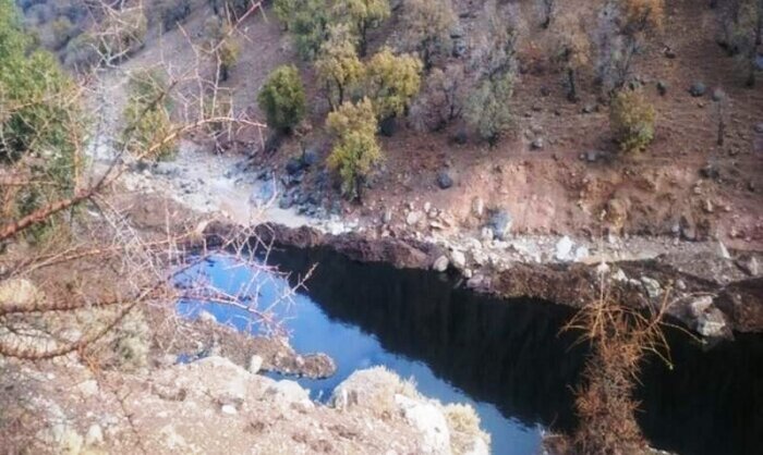 نشت نفت تهدیدی برای آلودگی آبها و زمینهای غرب کرمانشاه