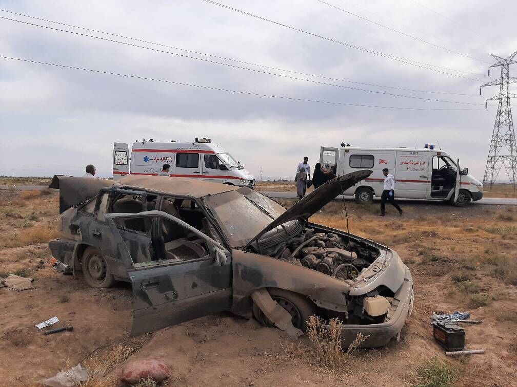 ۲ حادثه واژگونی خودرو در جاده نیشابور ۱۰ مصدوم داشت