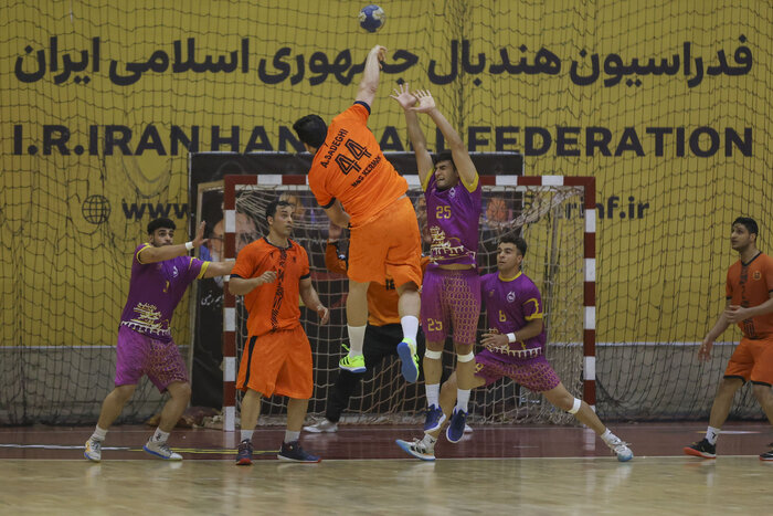 رحیمیزاده: حضور رافائل به رشد هندبال کمک میکند/ سطح لیگ با رفتن بازیکنان پایین آمده است