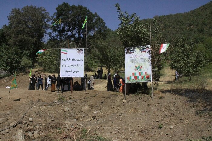 بدرقه با شکوه شهیدان زندان روستای دوله‌تو میرآباد + فیلم