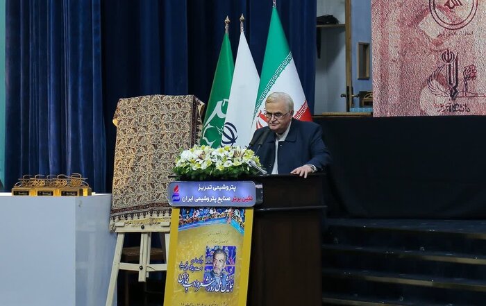 زبان ایرانیان در جهان با شعر درآمیخته است