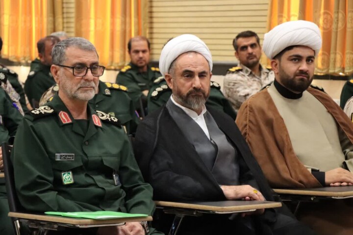 امام جمعه ایلام: ثابتقدمی در راه شهدا و رهبری، زمینهساز بالندگی کشور است