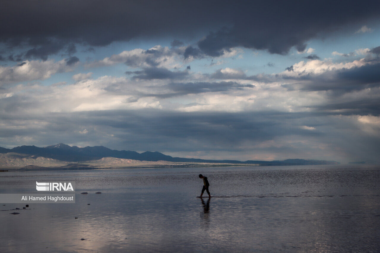 توسعه بیرویه کشاورزی و سازههای آبی دلیل خشکی دریاچه ارومیه است توسعه بیرویه کشاورزی و سازههای آبی دلیل خشکی دریاچه ارومیه است