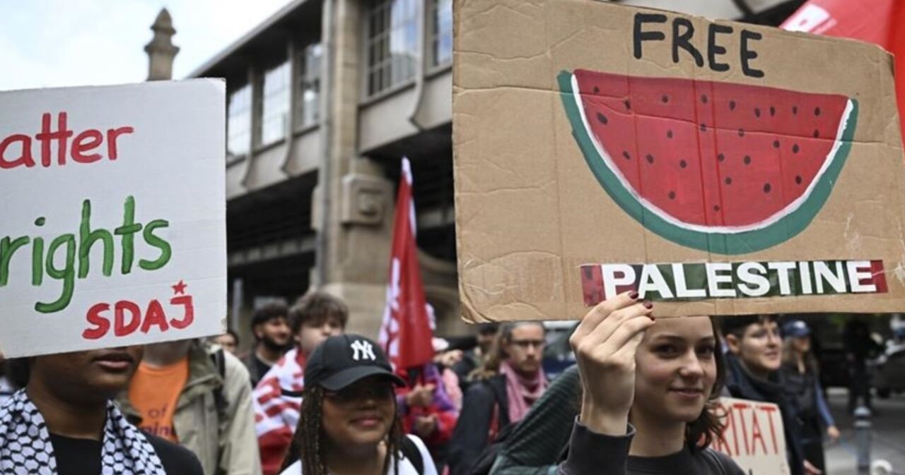 German police grill a citizen for pro-Palestine stance