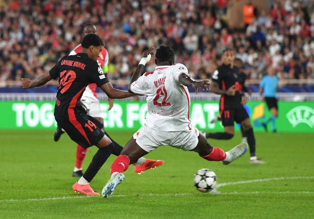 شکست بارسلونا ۱۰ نفره مقابل موناکو در شب تساوی آرسنال به لطف دستان رایا