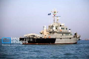 Iran's Navy parade in Bandar Abbas